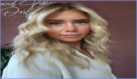 The Blonde Bombshell: Linda Cardellini's Transformation